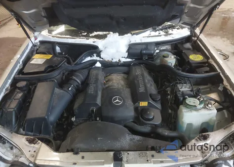 1998 Mercedes-Benz E 320 Awd z USA, uszkodzony, nr VIN WDBJF82F5WX008757